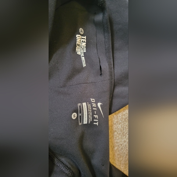 Nike dri-fit womens medium capris black with neon green & blue sheer on back of - Picture 8 of 12